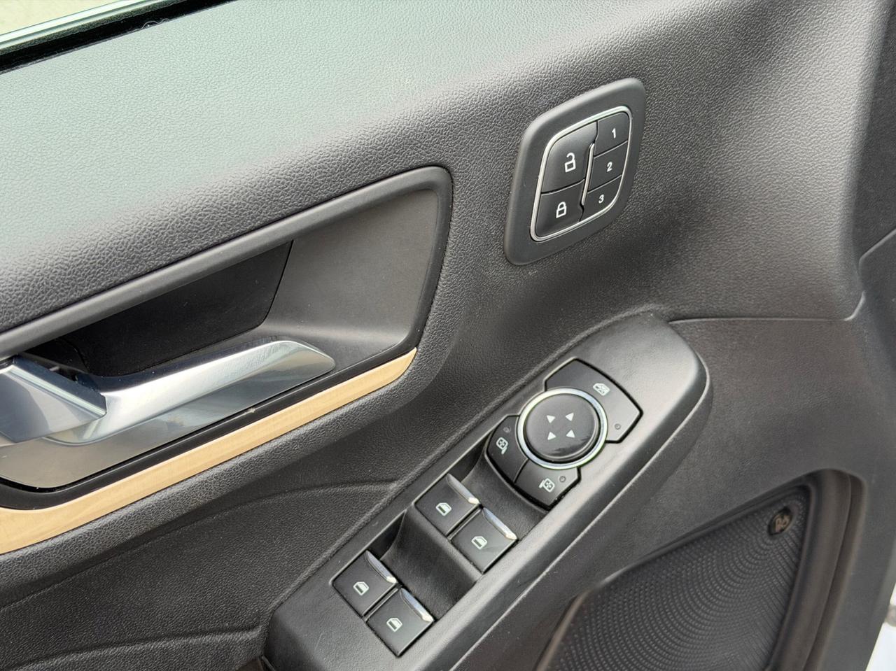 2022 Ford Escape TITANIUM   AWD   HYBRID   NO ACCIDENT   ONE OWNER Photo