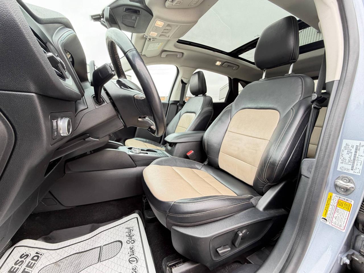 2022 Ford Escape TITANIUM   AWD   HYBRID   NO ACCIDENT   ONE OWNER Photo