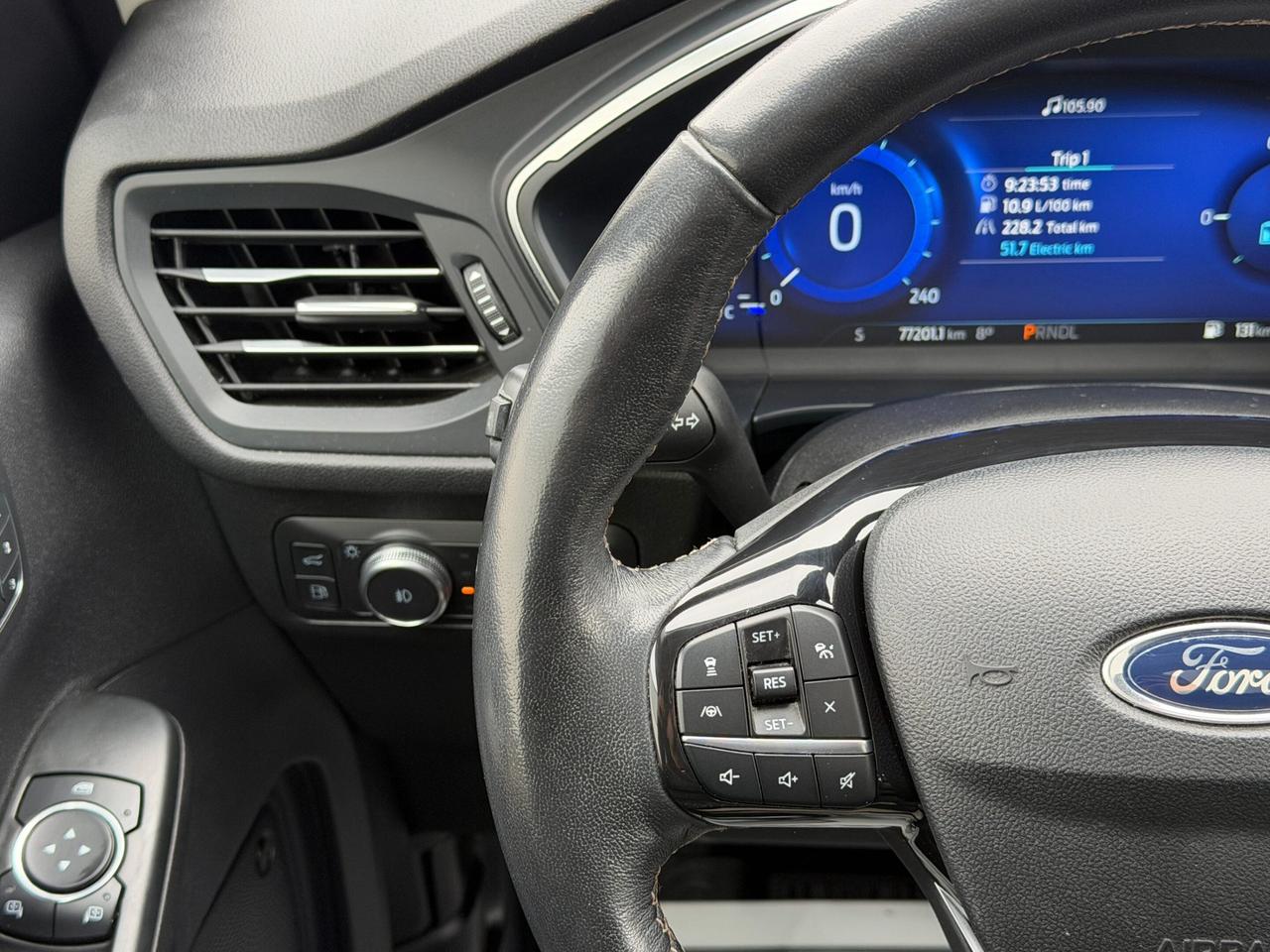 2022 Ford Escape TITANIUM   AWD   HYBRID   NO ACCIDENT   ONE OWNER Photo