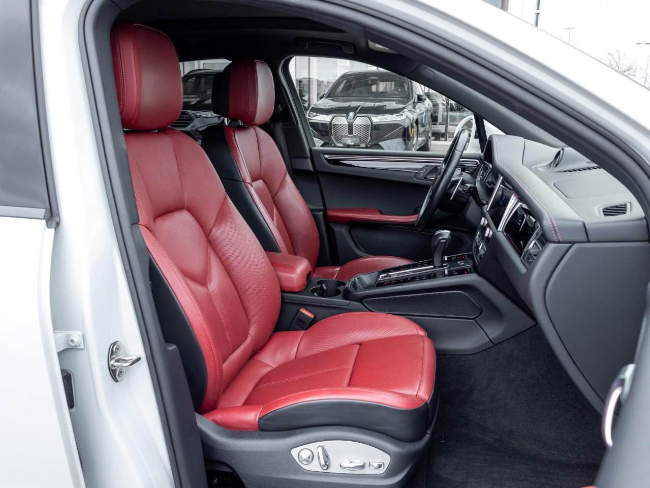 2023 Porsche Macan S 4dr All-Wheel Drive Photo