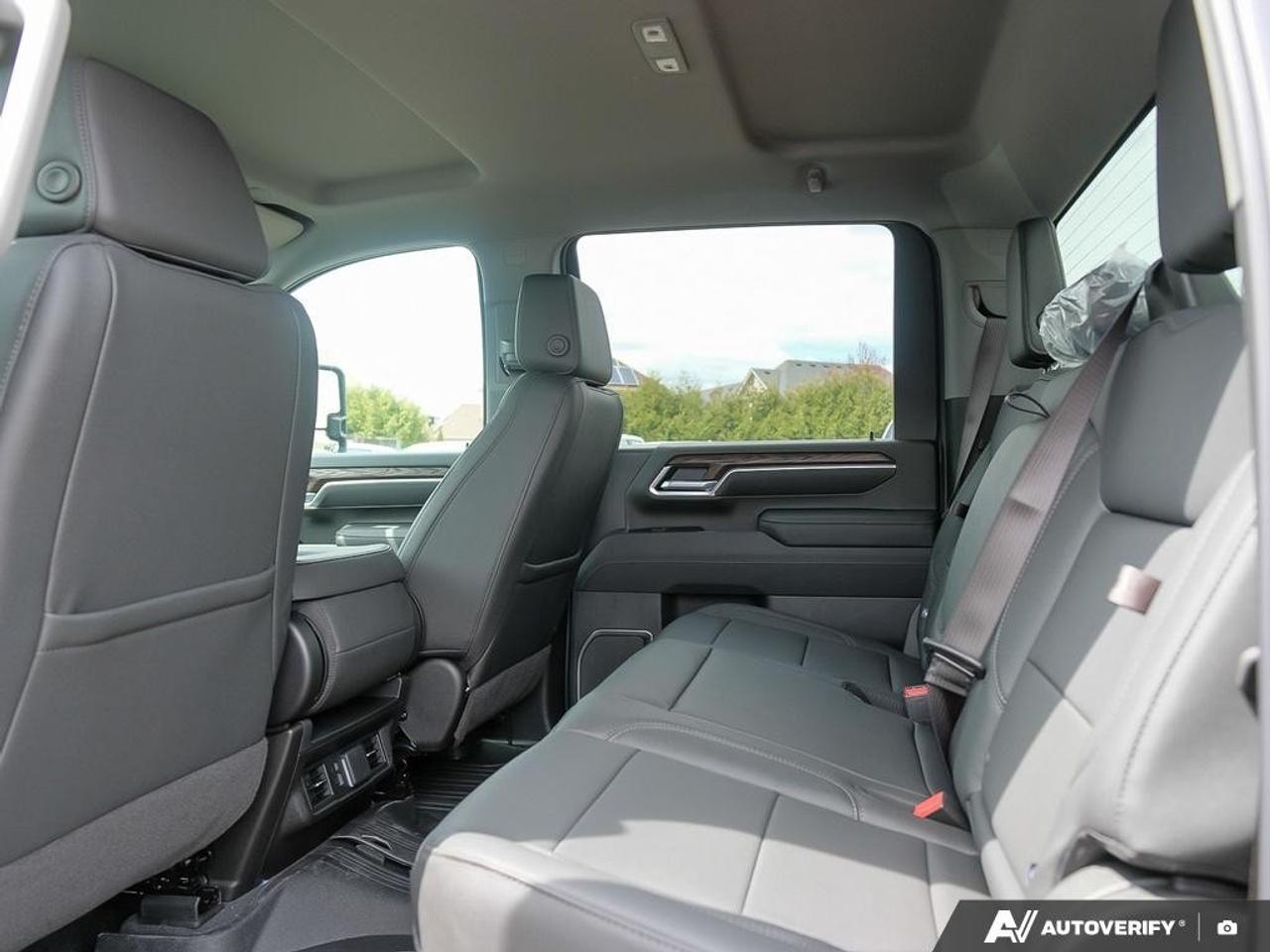 2026 GMC SIERRA 2500HD Crew Cab Standard Box 4-Wheel Drive SLT Photo