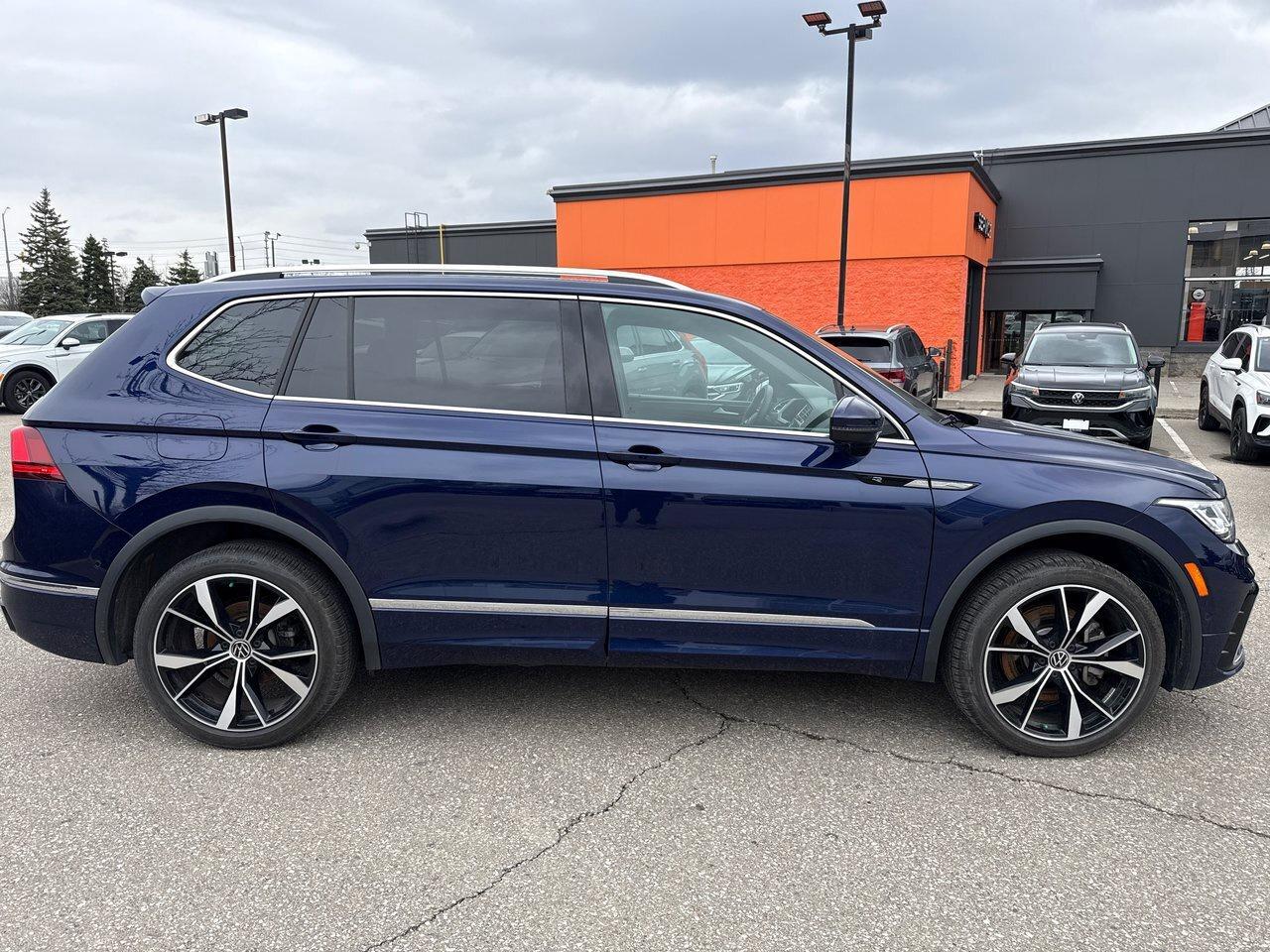 2024 Volkswagen Tiguan Highline R-Line 2.0T 8sp at w/Tip 4M Leather  Allo Photo