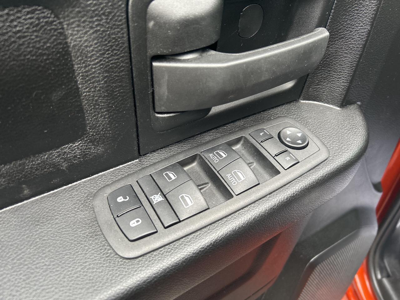 2023 RAM 1500 Classic EXPRESS Photo