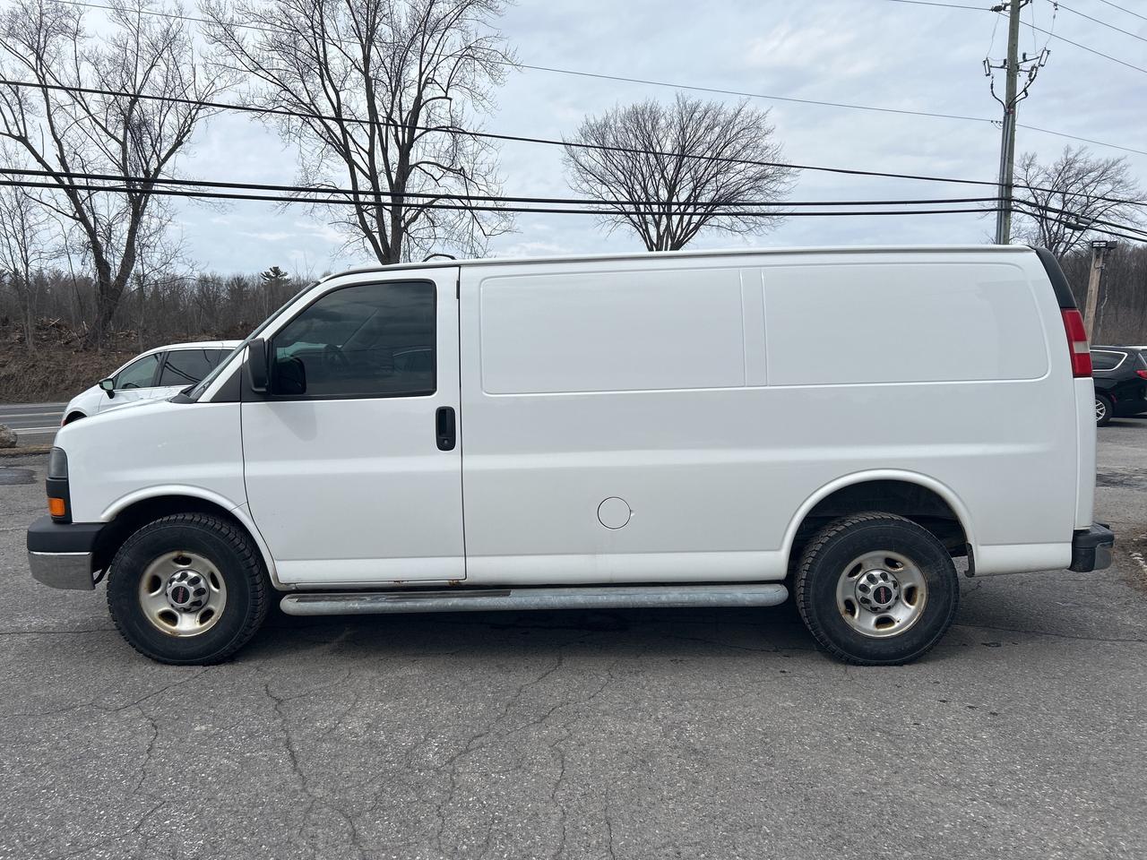 2016 GMC Savana Cargo Van 2500 Photo