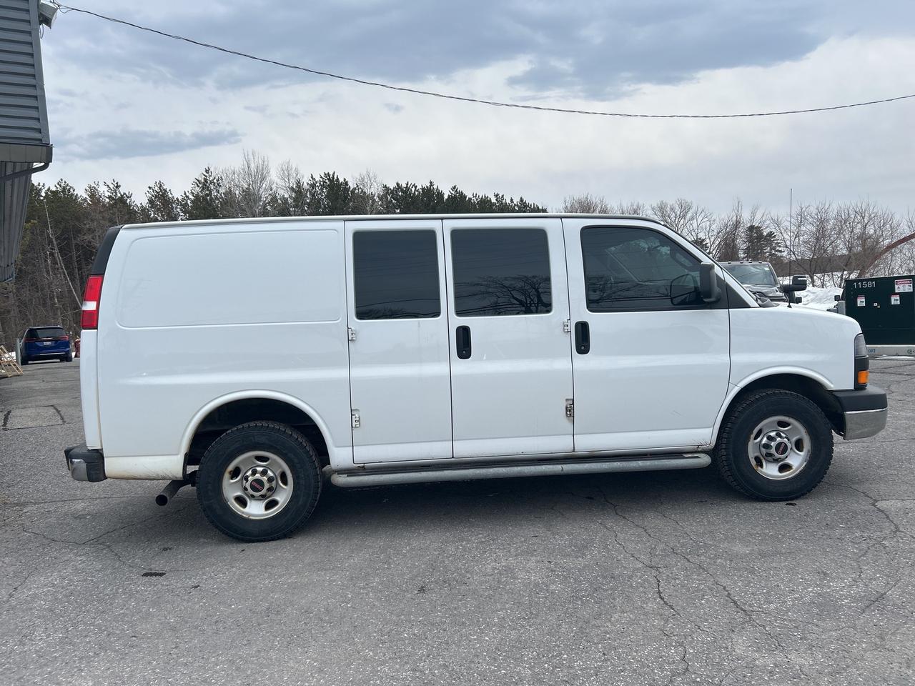 2016 GMC Savana Cargo Van 2500 Photo