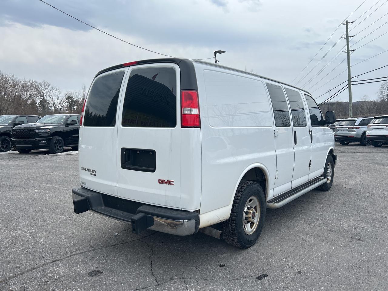 2016 GMC Savana Cargo Van 2500 Photo