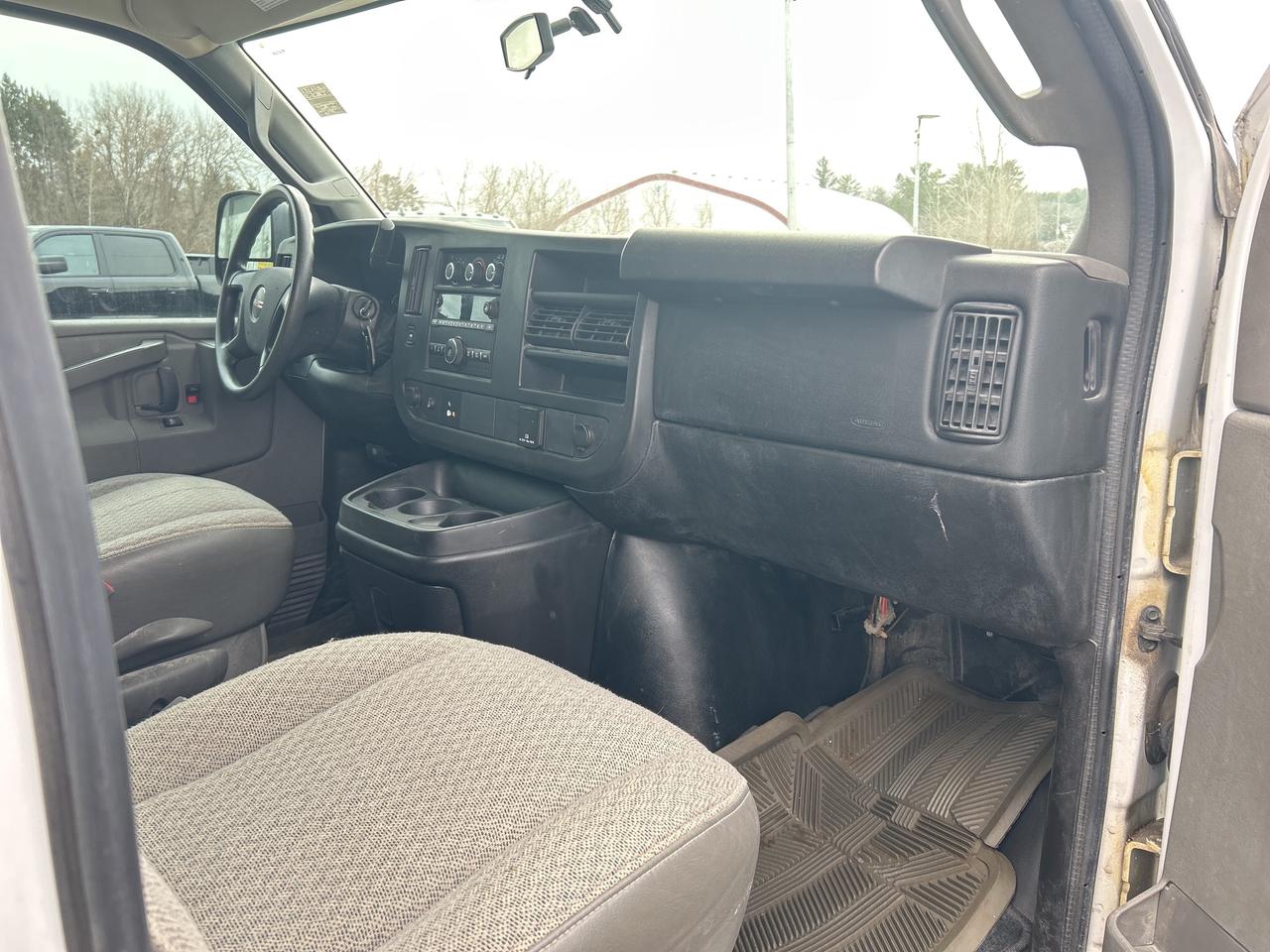 2016 GMC Savana Cargo Van 2500 Photo