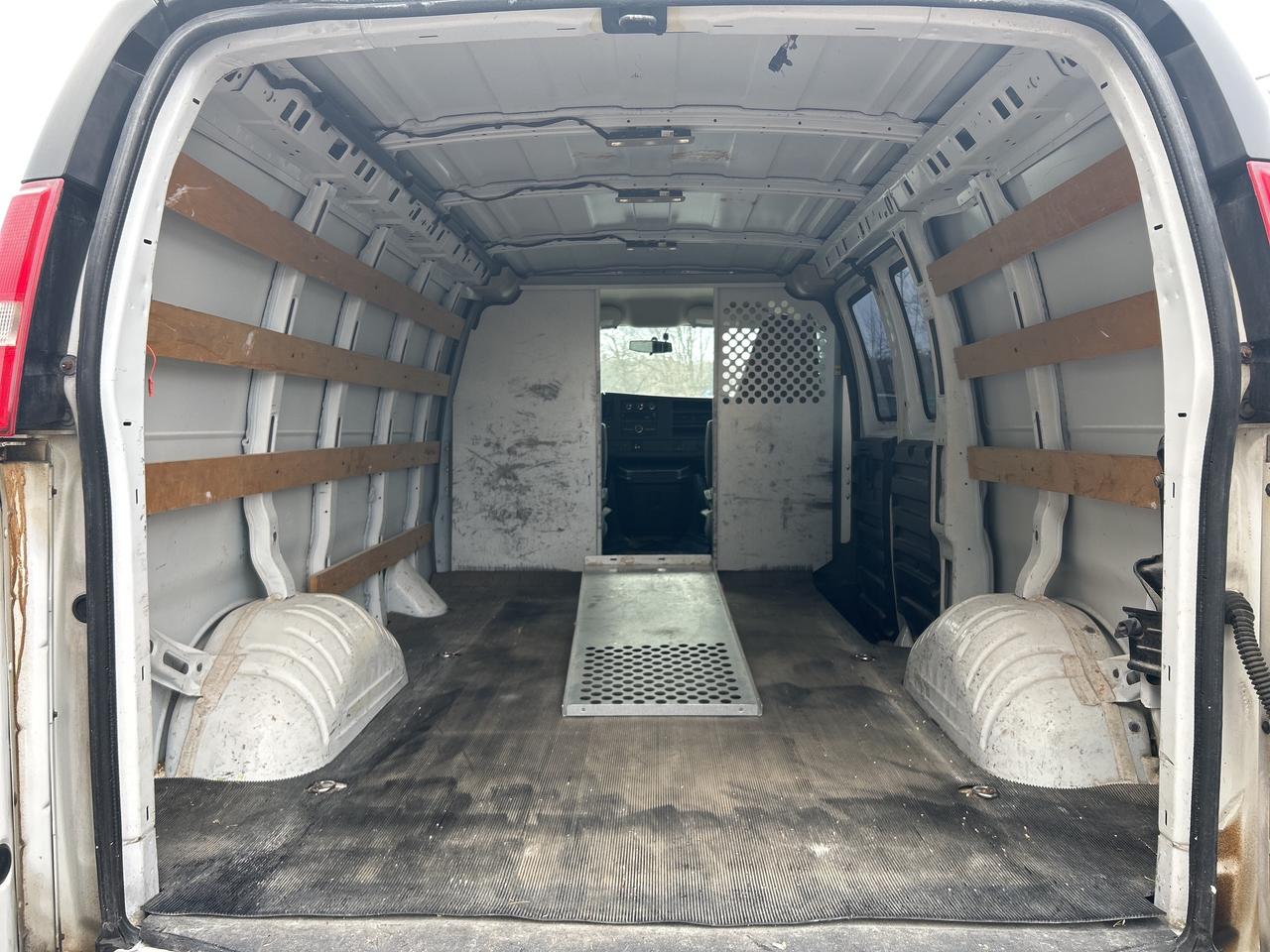 2016 GMC Savana Cargo Van 2500 Photo