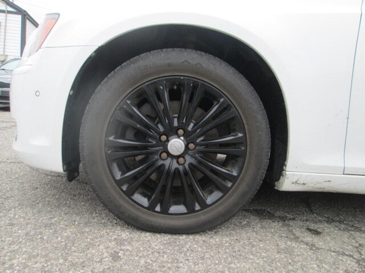 2014 Chrysler 300 4dr Sdn 300S AWD, Leather, Sunroof Photo4