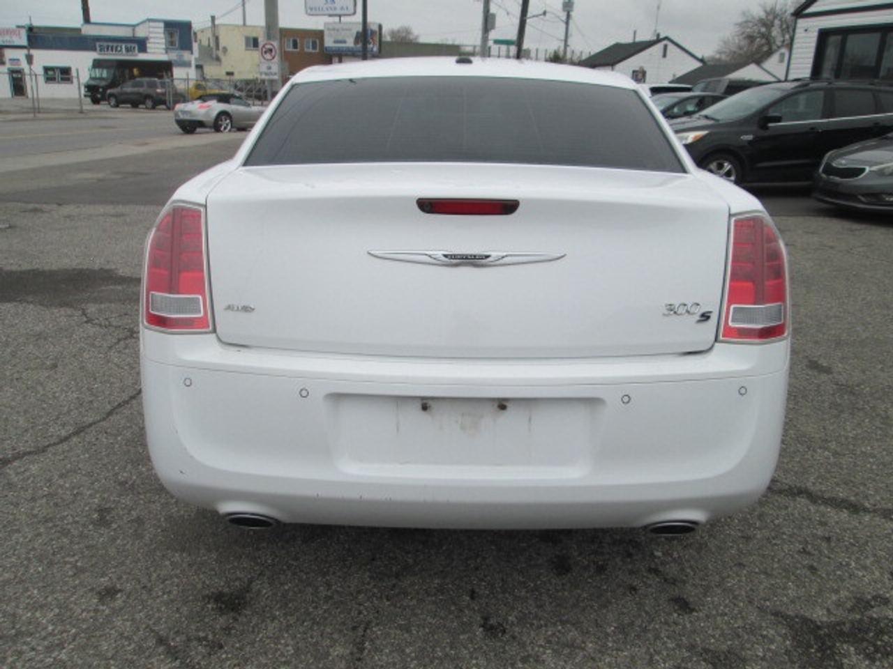 2014 Chrysler 300 4dr Sdn 300S AWD, Leather, Sunroof Photo
