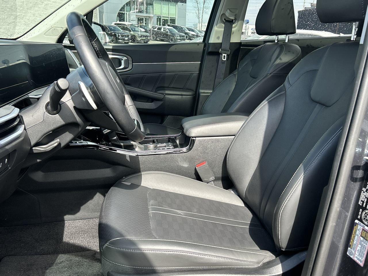 2025 Kia Sorento X-Line AWD 6 Lthr seats   Captain Chairs   Moonroo Photo