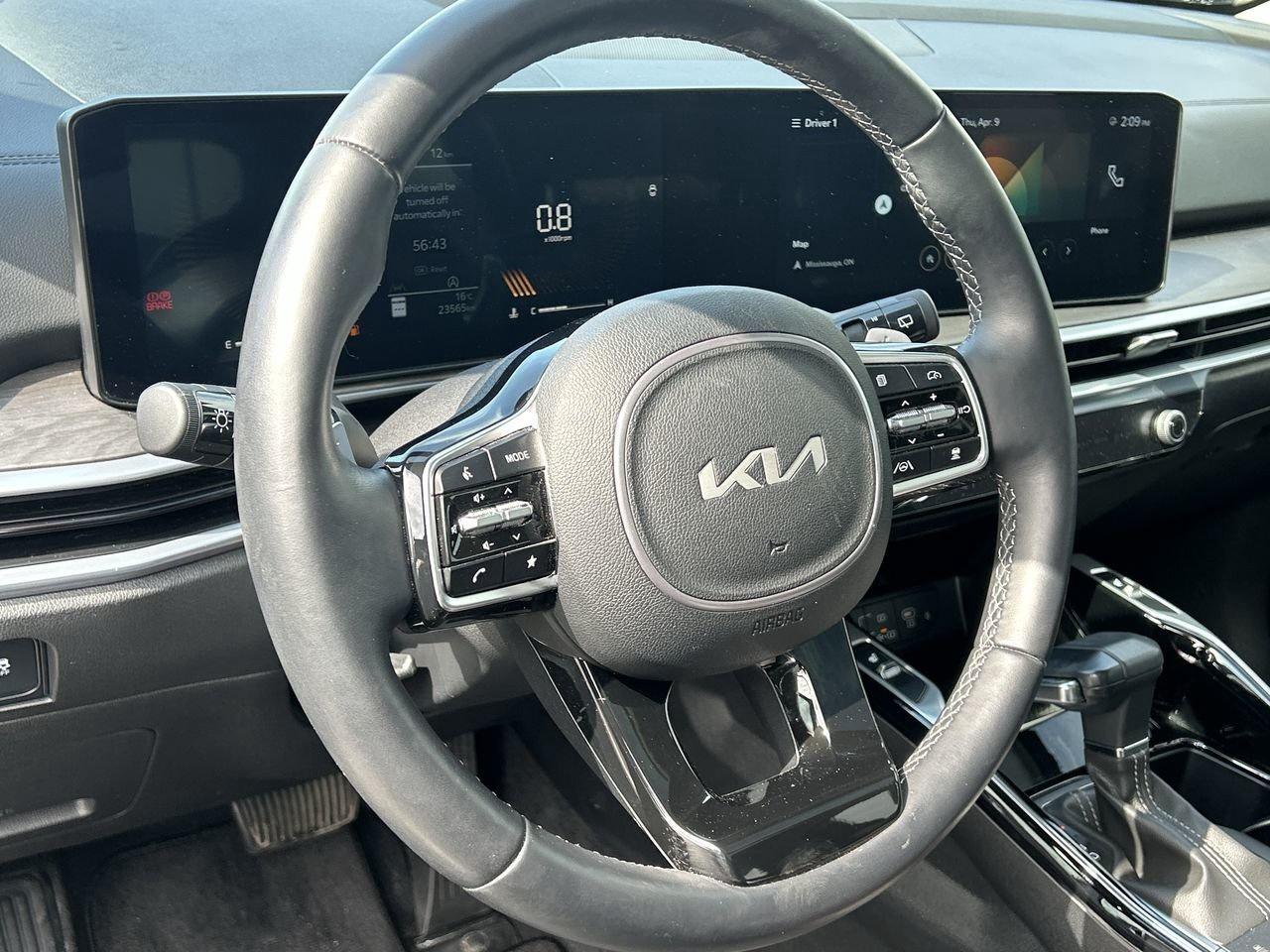 2025 Kia Sorento X-Line AWD 6 Lthr seats   Captain Chairs   Moonroo Photo