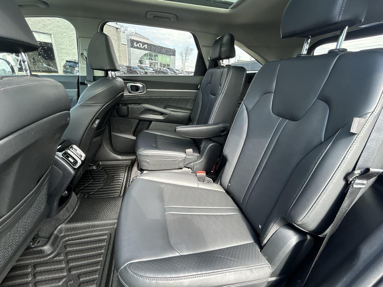 2025 Kia Sorento X-Line AWD 6 Lthr seats   Captain Chairs   Moonroo Photo