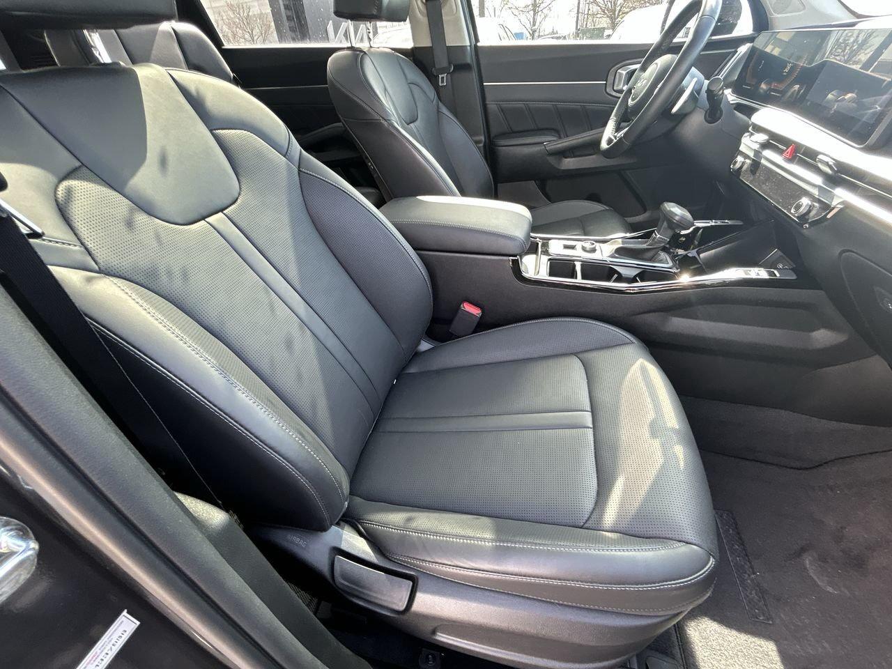 2025 Kia Sorento X-Line AWD 6 Lthr seats   Captain Chairs   Moonroo Photo