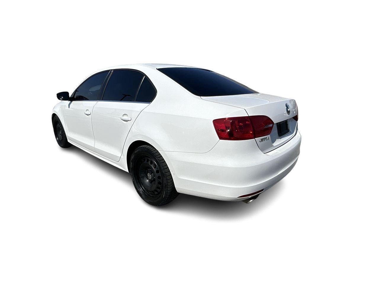 2014 Volkswagen Jetta Highline Sunroof   Leather Int   Nav   2 Tire Sets Photo