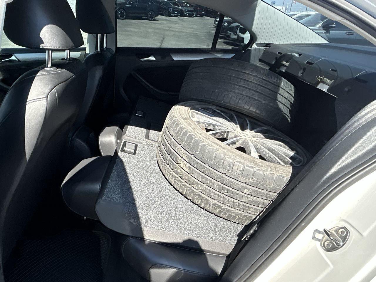 2014 Volkswagen Jetta Highline Sunroof   Leather Int   Nav   2 Tire Sets Photo