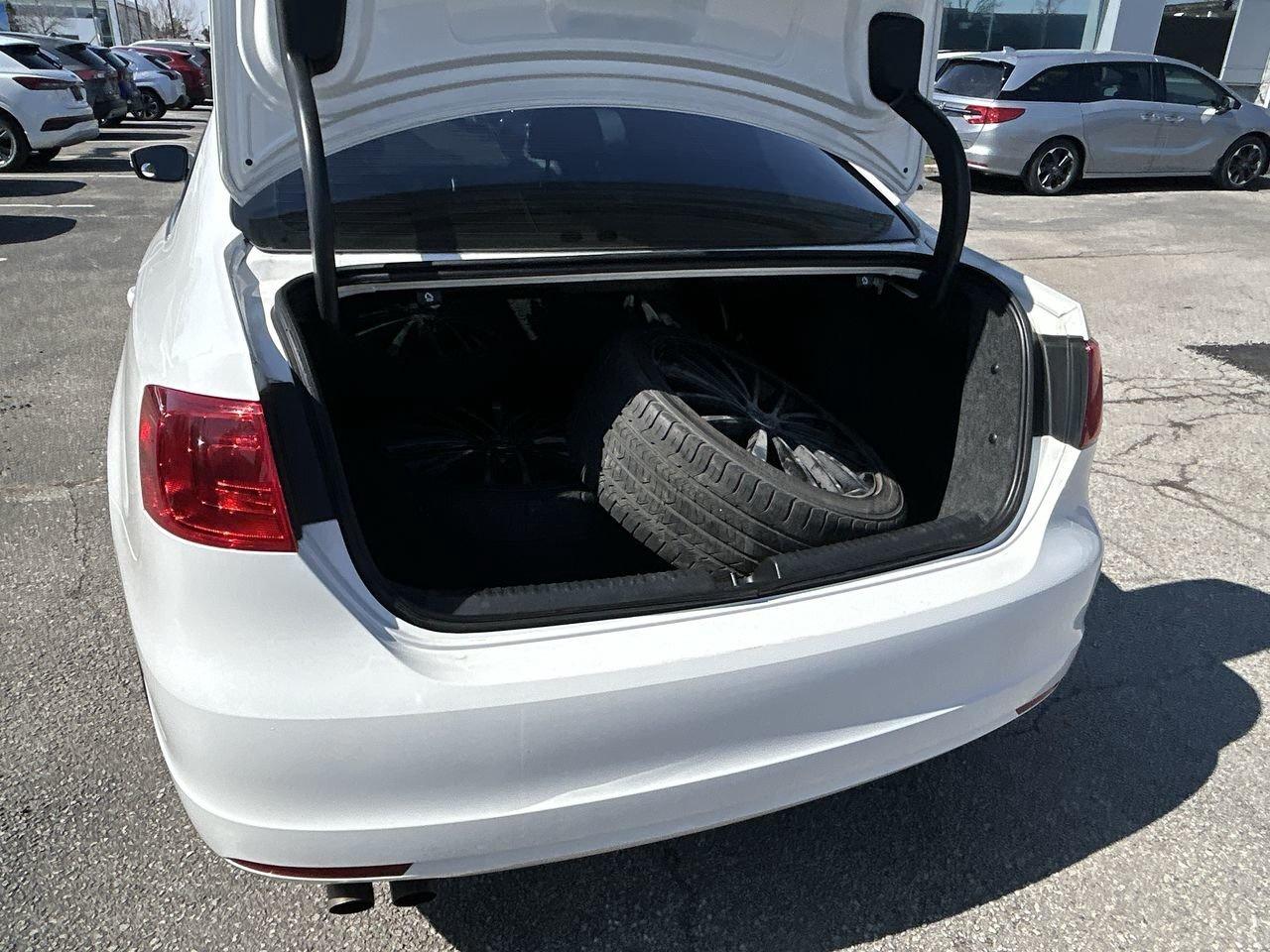 2014 Volkswagen Jetta Highline Sunroof   Leather Int   Nav   2 Tire Sets Photo