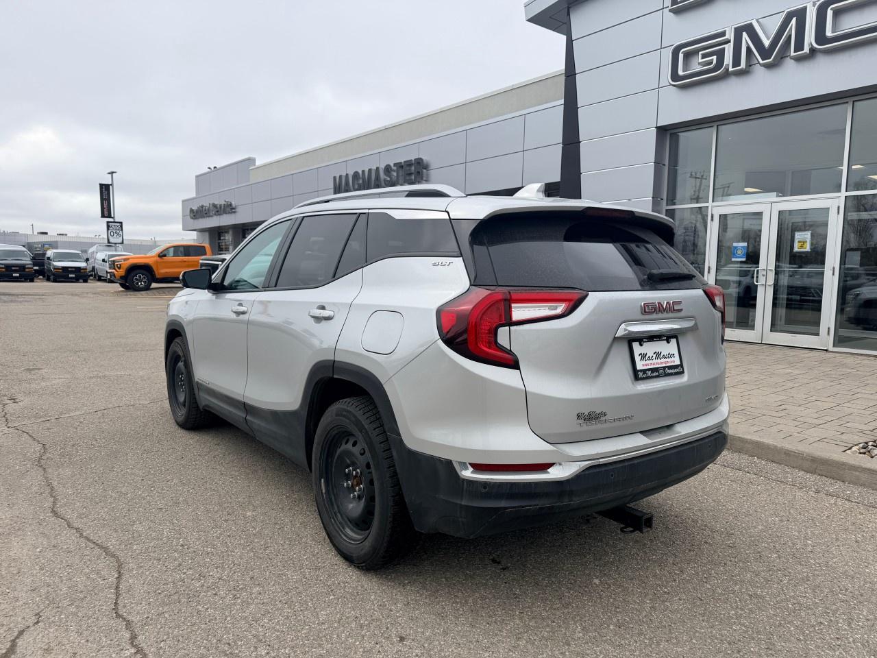 2022 GMC Terrain AWD SLT Photo2