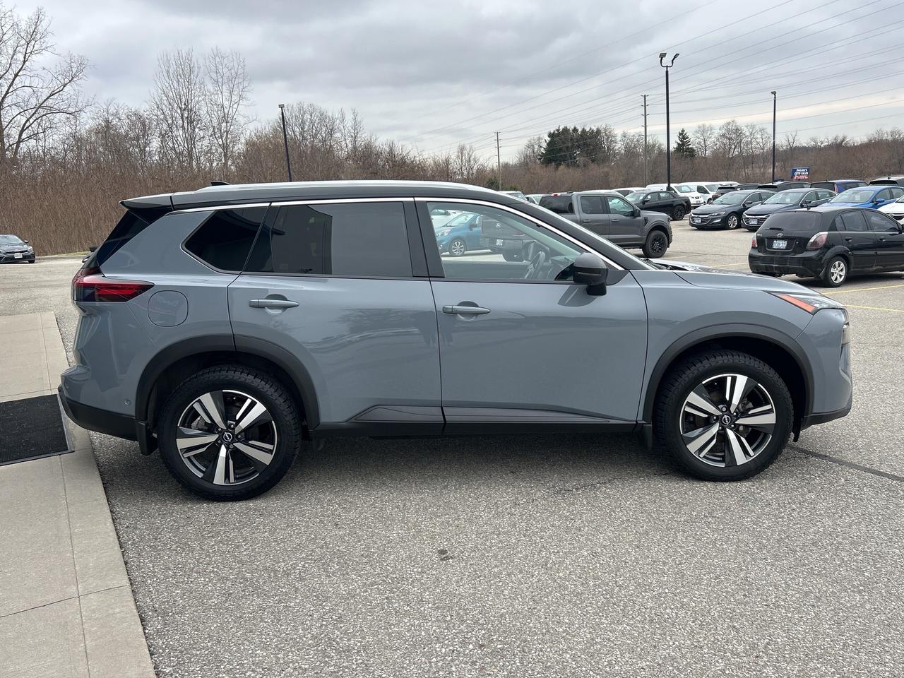 2024 Nissan Rogue SL Photo2