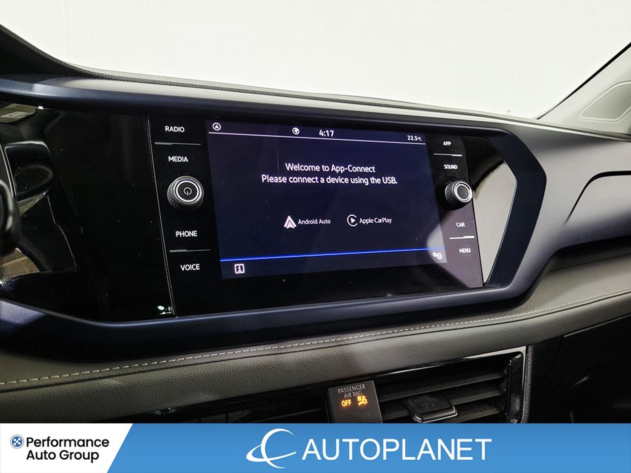 2024 Volkswagen Taos Comfortline, Apple CarPlay, Pano Roof Photo