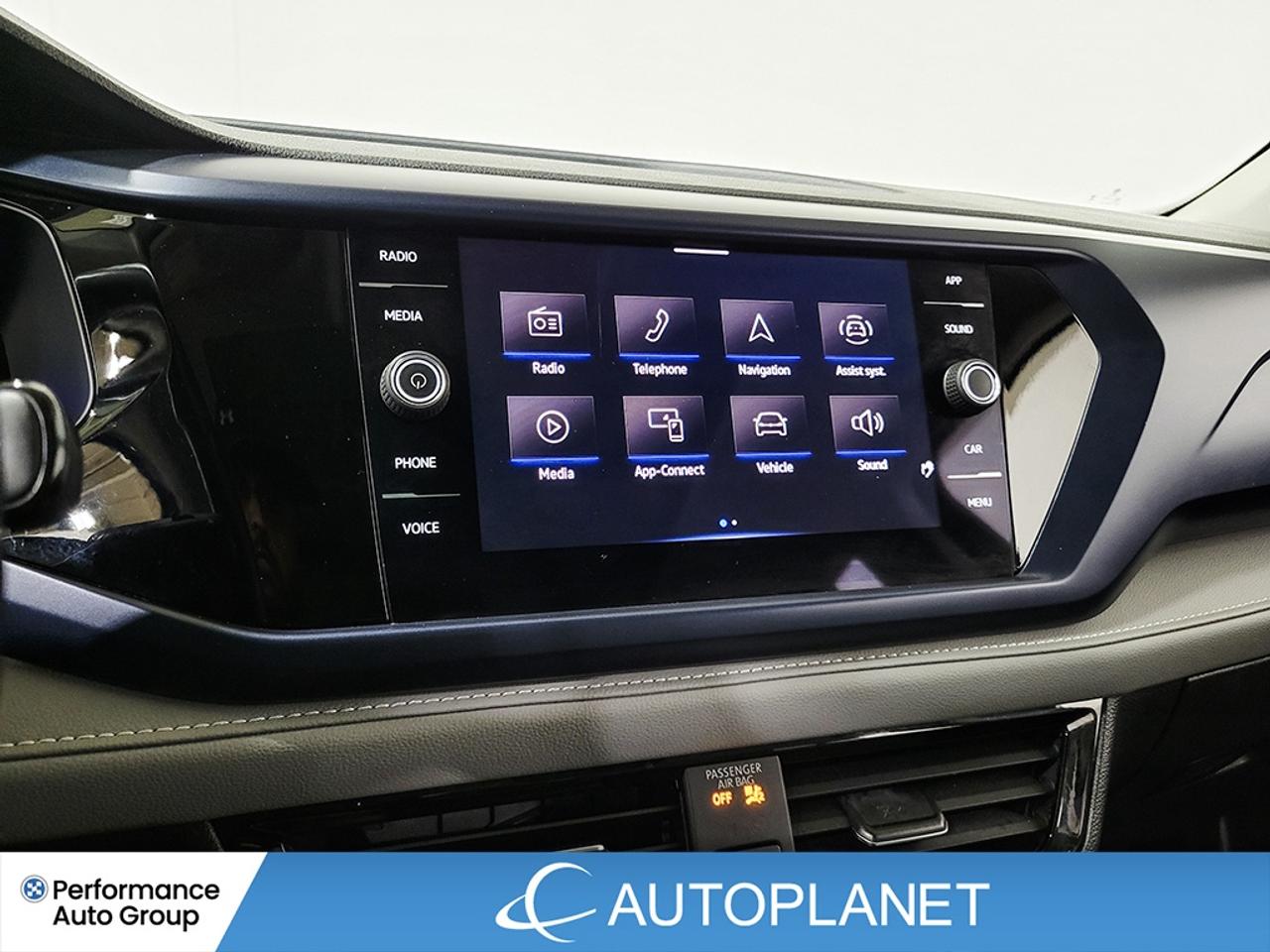 2024 Volkswagen Taos Comfortline, Apple CarPlay, Pano Roof Photo