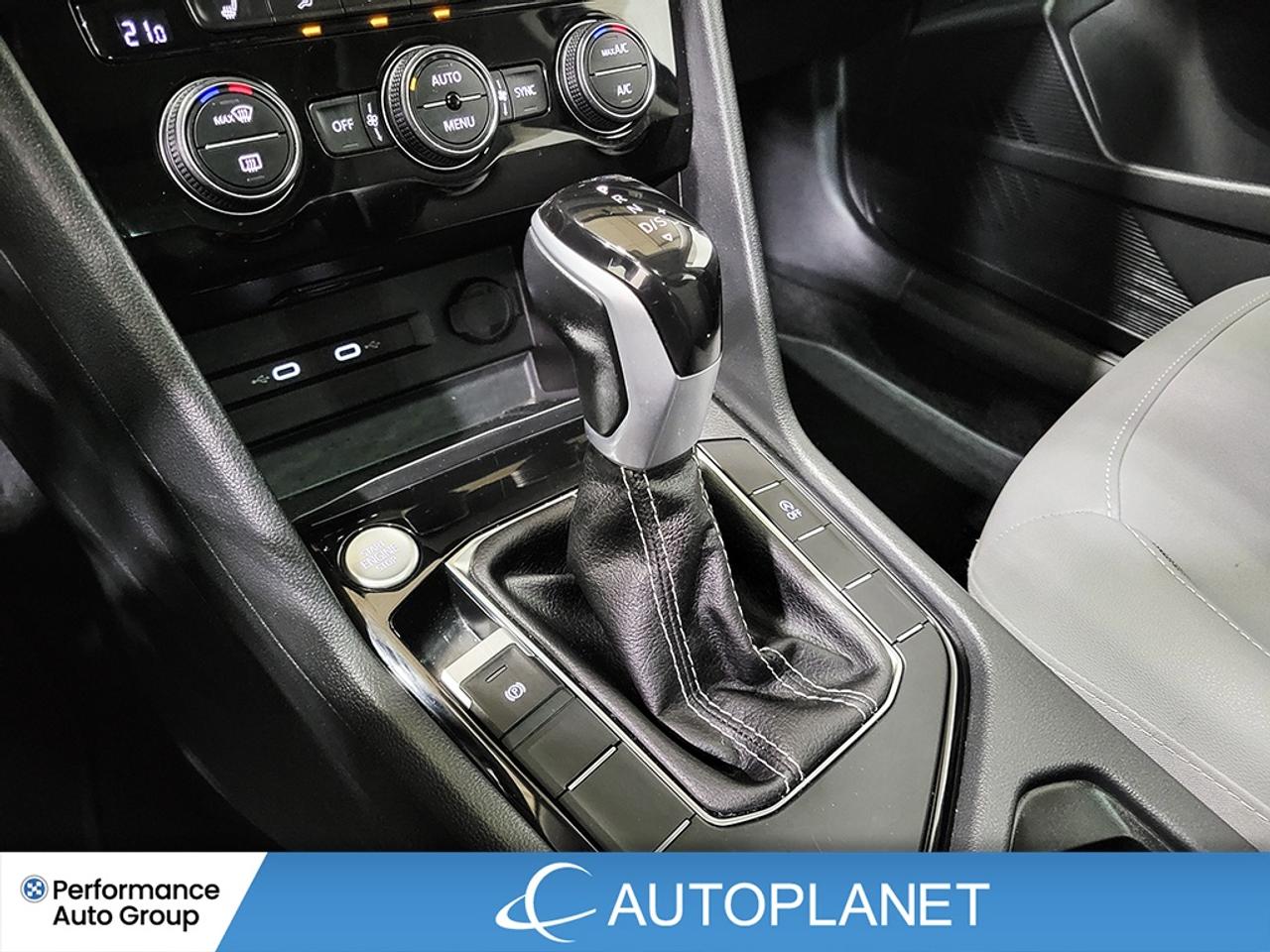 2024 Volkswagen Taos Comfortline, Apple CarPlay, Pano Roof Photo