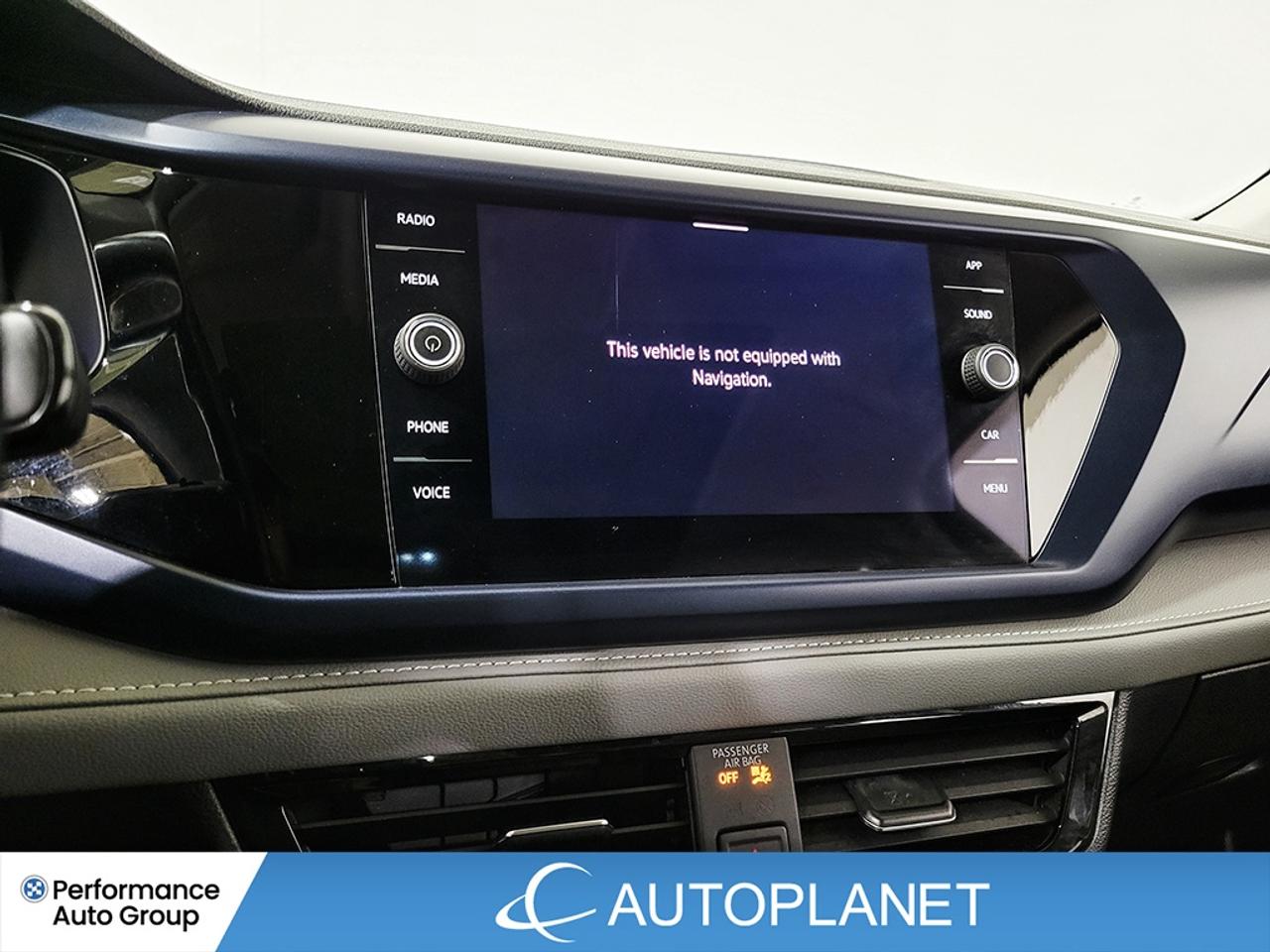 2024 Volkswagen Taos Comfortline, Apple CarPlay, Pano Roof Photo
