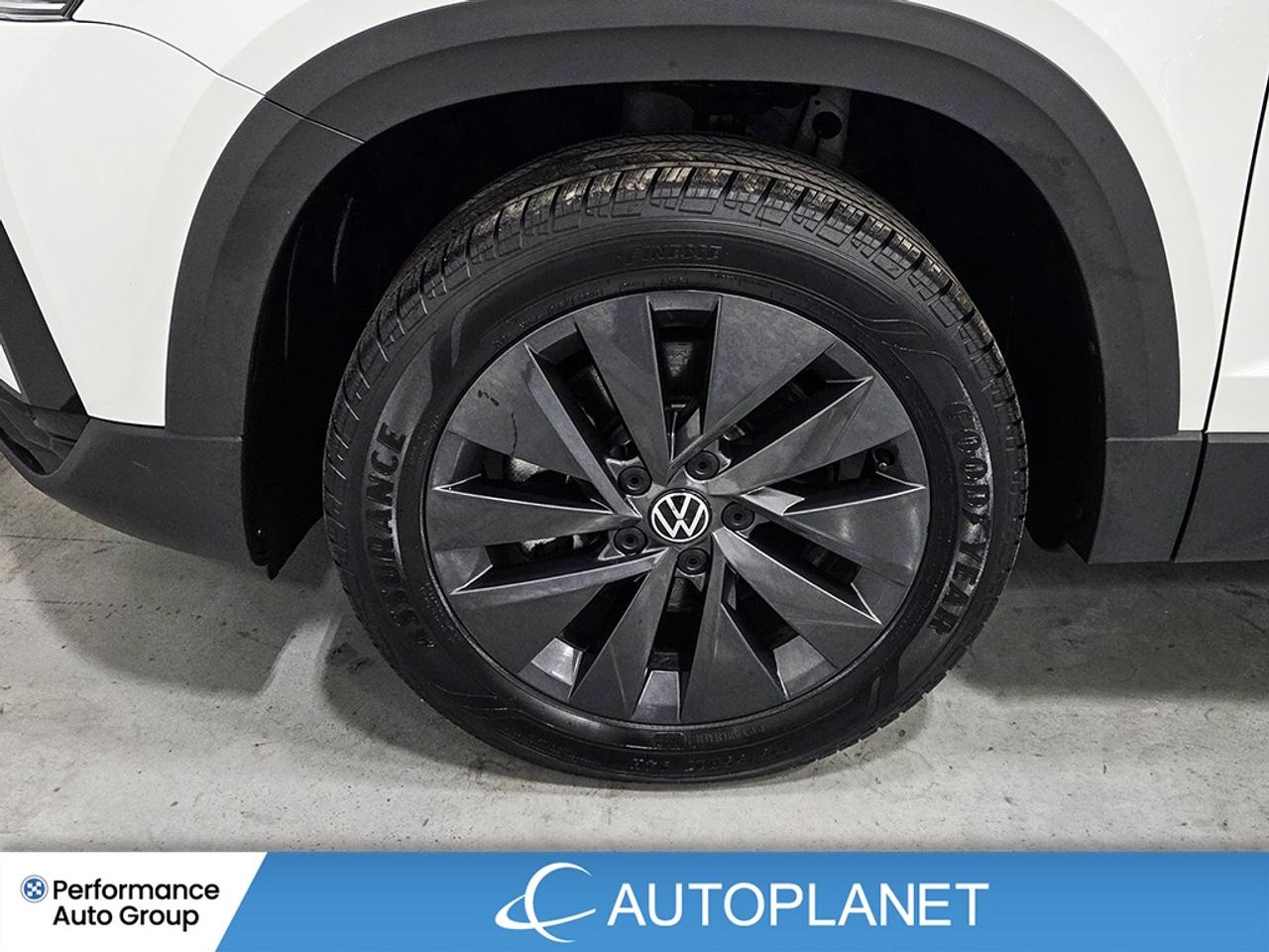 2024 Volkswagen Taos Comfortline, Back Up Cam, Pano Roof, Apple CarPlay Photo