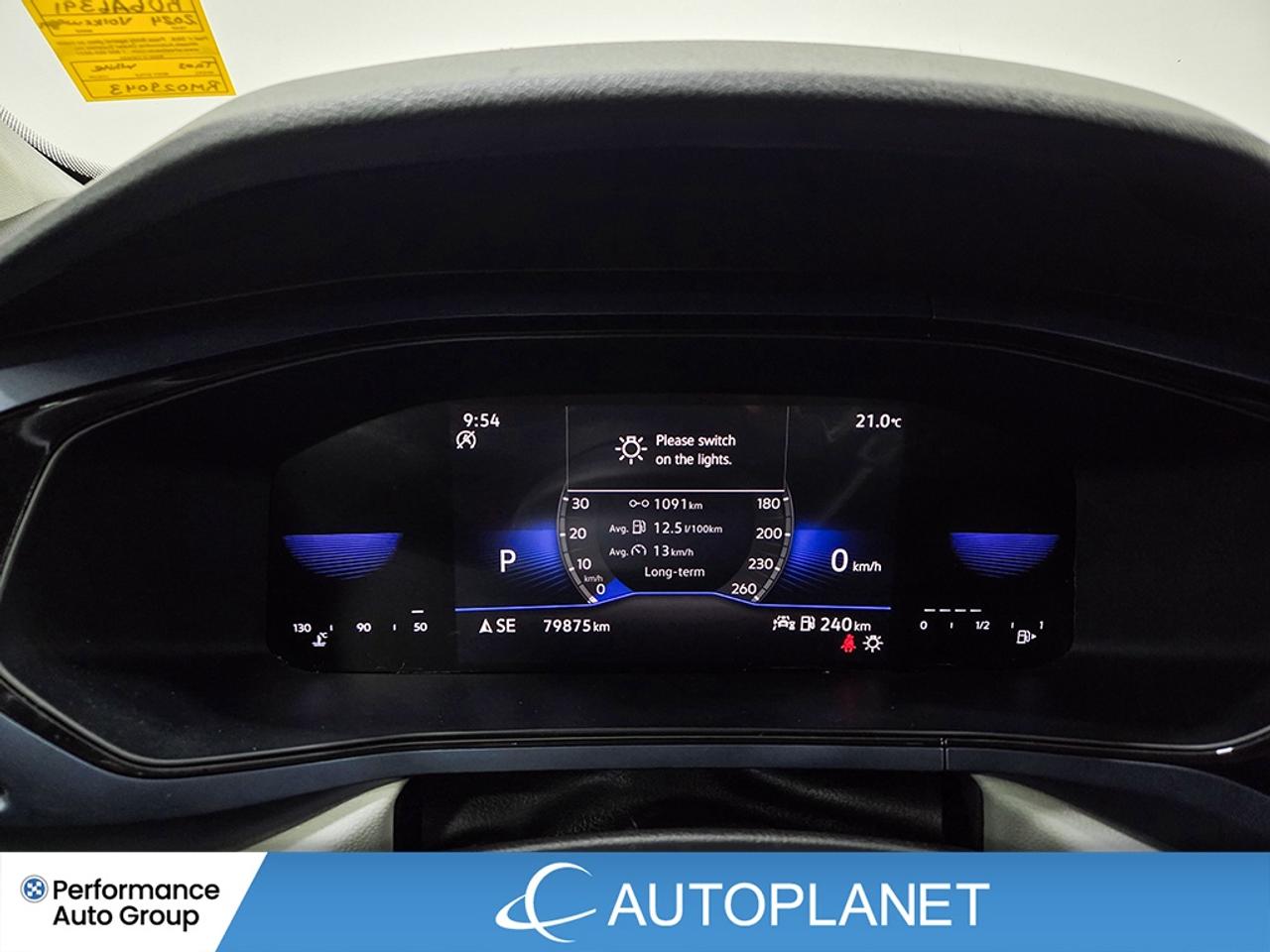 2024 Volkswagen Taos Comfortline, Back Up Cam, Pano Roof, Apple CarPlay Photo