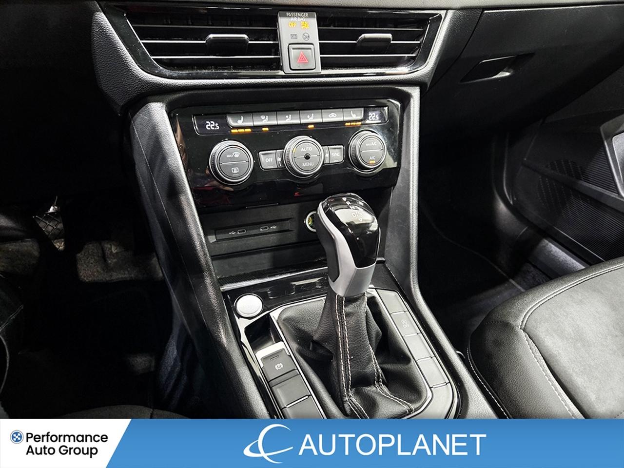 2024 Volkswagen Taos Comfortline, Back Up Cam, Pano Roof, Apple CarPlay Photo