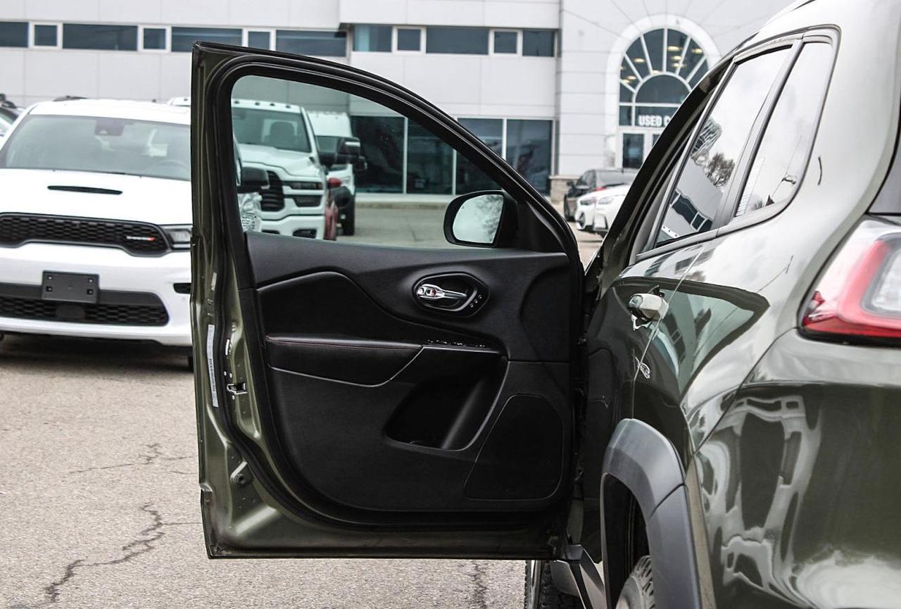2019 Jeep Cherokee Trailhawk  SiriusXM Gps HtdSeats BkpCam Photo
