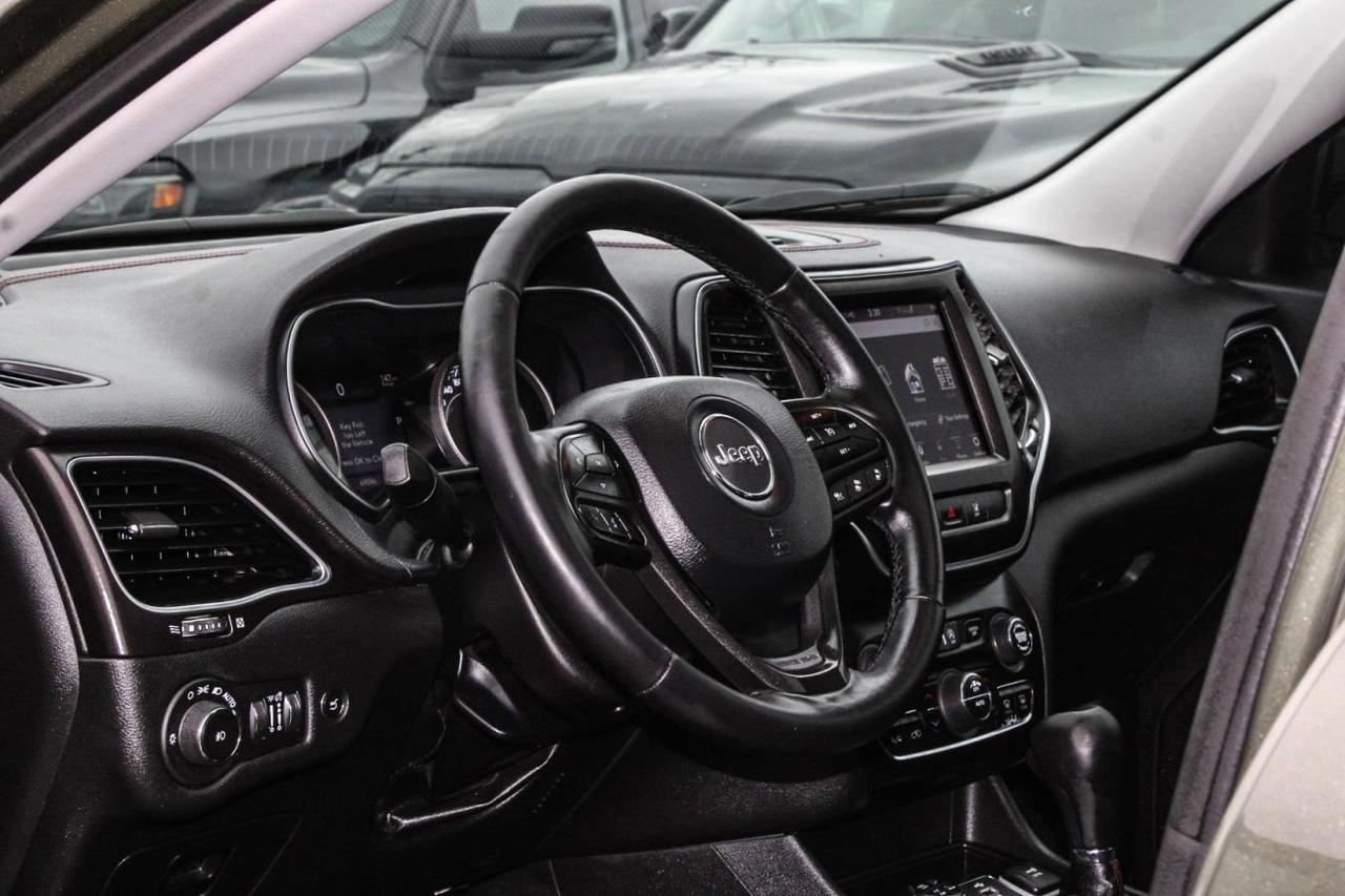2019 Jeep Cherokee Trailhawk  SiriusXM Gps HtdSeats BkpCam Photo