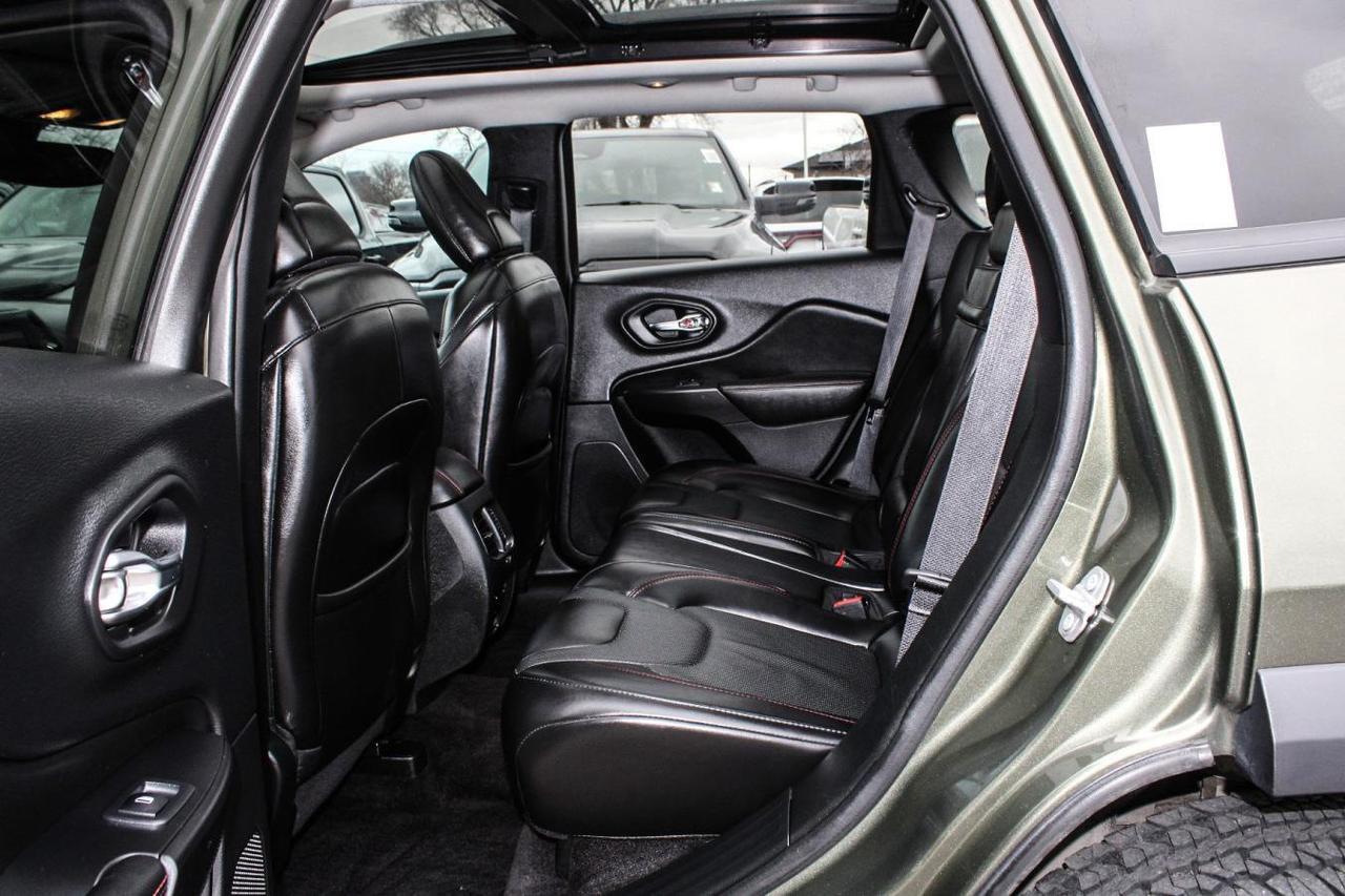 2019 Jeep Cherokee Trailhawk  SiriusXM Gps HtdSeats BkpCam Photo