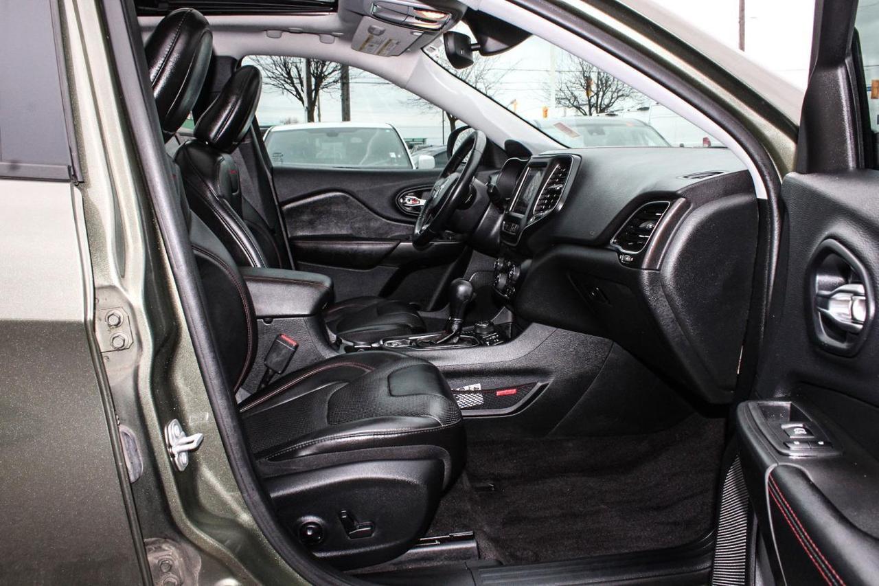 2019 Jeep Cherokee Trailhawk  SiriusXM Gps HtdSeats BkpCam Photo
