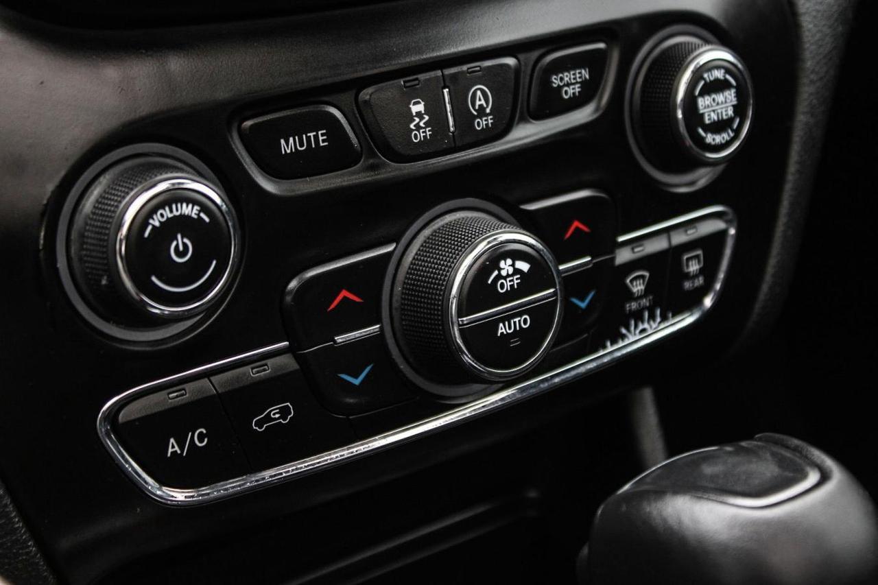 2019 Jeep Cherokee Trailhawk  SiriusXM Gps HtdSeats BkpCam Photo