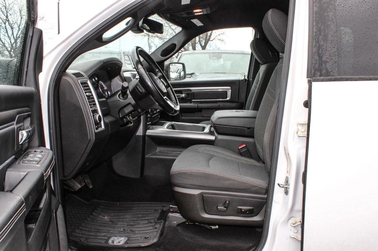 2021 RAM 1500 Classic Classic Warlock Crew Cab 4x4  Gps BkpCam RearParki Photo
