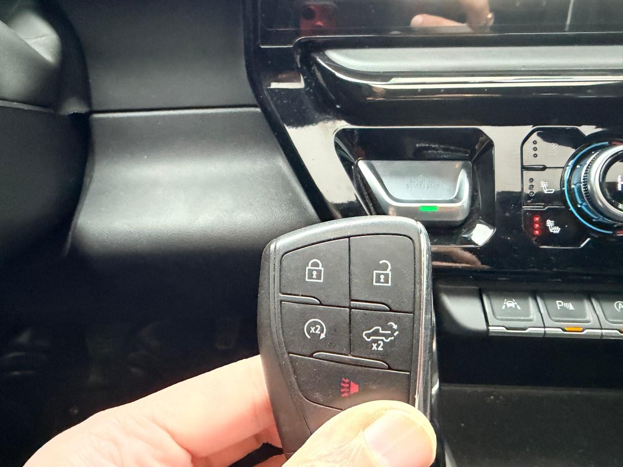 2023 GMC Sierra 1500 Crew Cab Short Box 4-Wheel Drive AT4X Photo