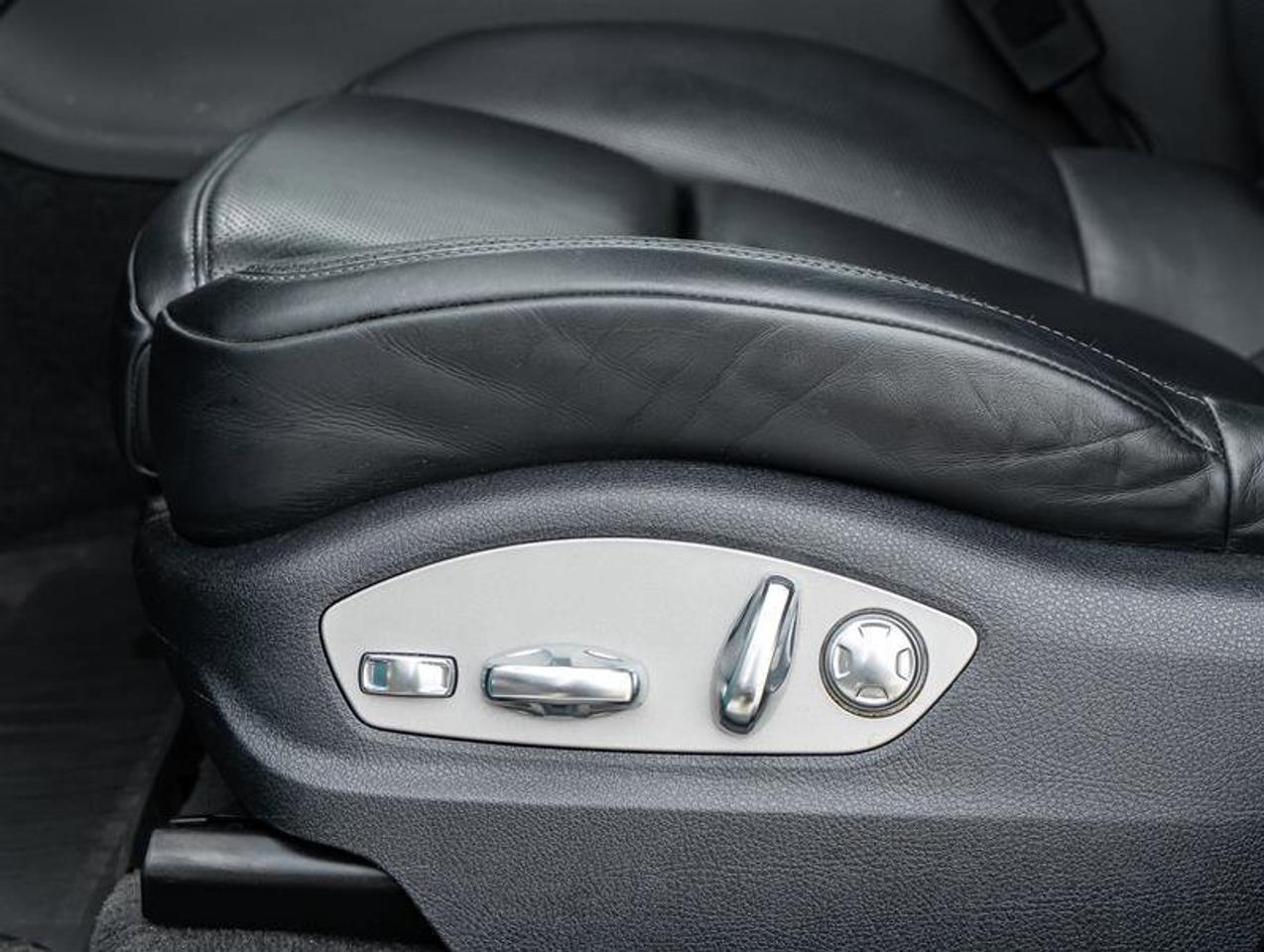 2023 Porsche Macan AWD Premium Pkg Plus 20 Macan S Wheels in Vesuvius Photo