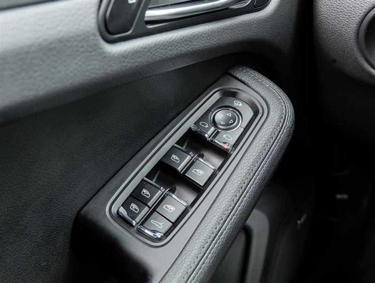 2023 Porsche Macan AWD Premium Pkg Plus 20 Macan S Wheels in Vesuvius Photo