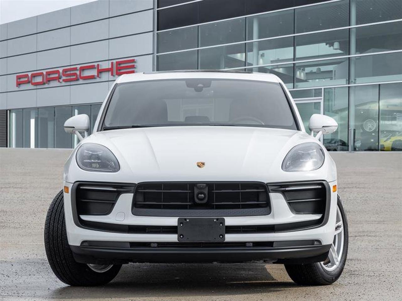 2025 Porsche Macan AWD Premium Pkg Plus Surround View BOSE Surround S Photo