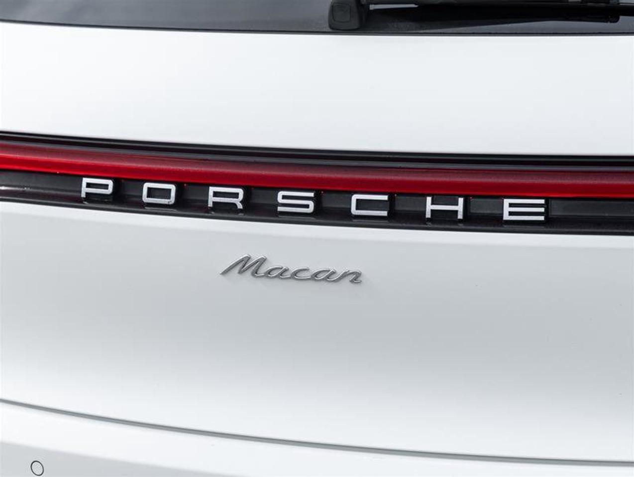 2025 Porsche Macan AWD Premium Pkg Plus Surround View BOSE Surround S Photo