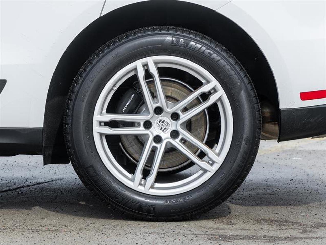 2025 Porsche Macan AWD Premium Pkg Plus Surround View BOSE Surround S Photo