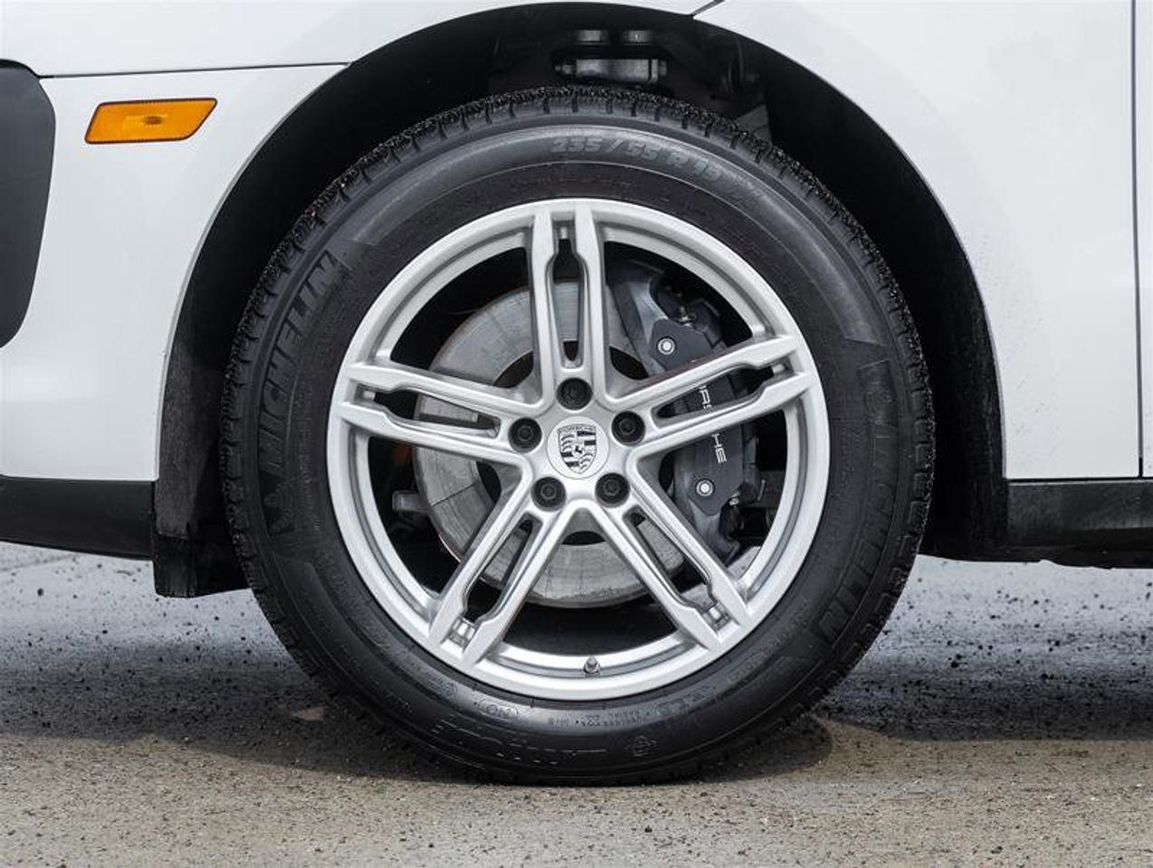 2025 Porsche Macan AWD Premium Pkg Plus Surround View BOSE Surround S Photo