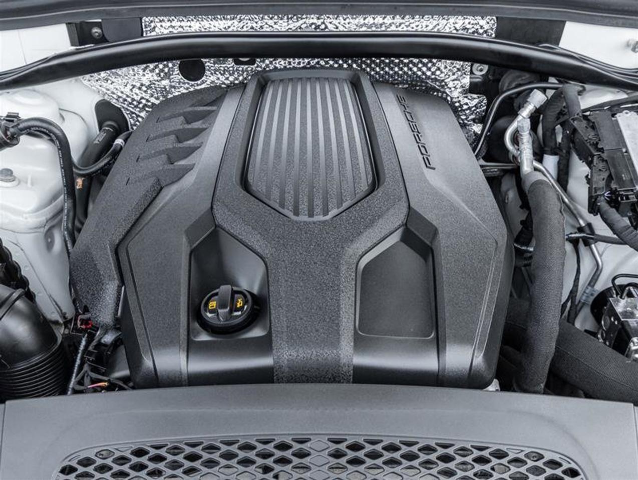 2025 Porsche Macan AWD Premium Pkg Plus Surround View BOSE Surround S Photo