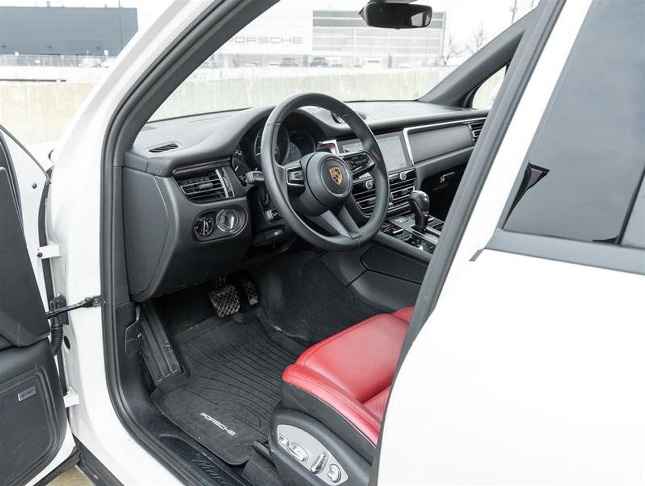 2025 Porsche Macan AWD Premium Pkg Plus Surround View BOSE Surround S Photo