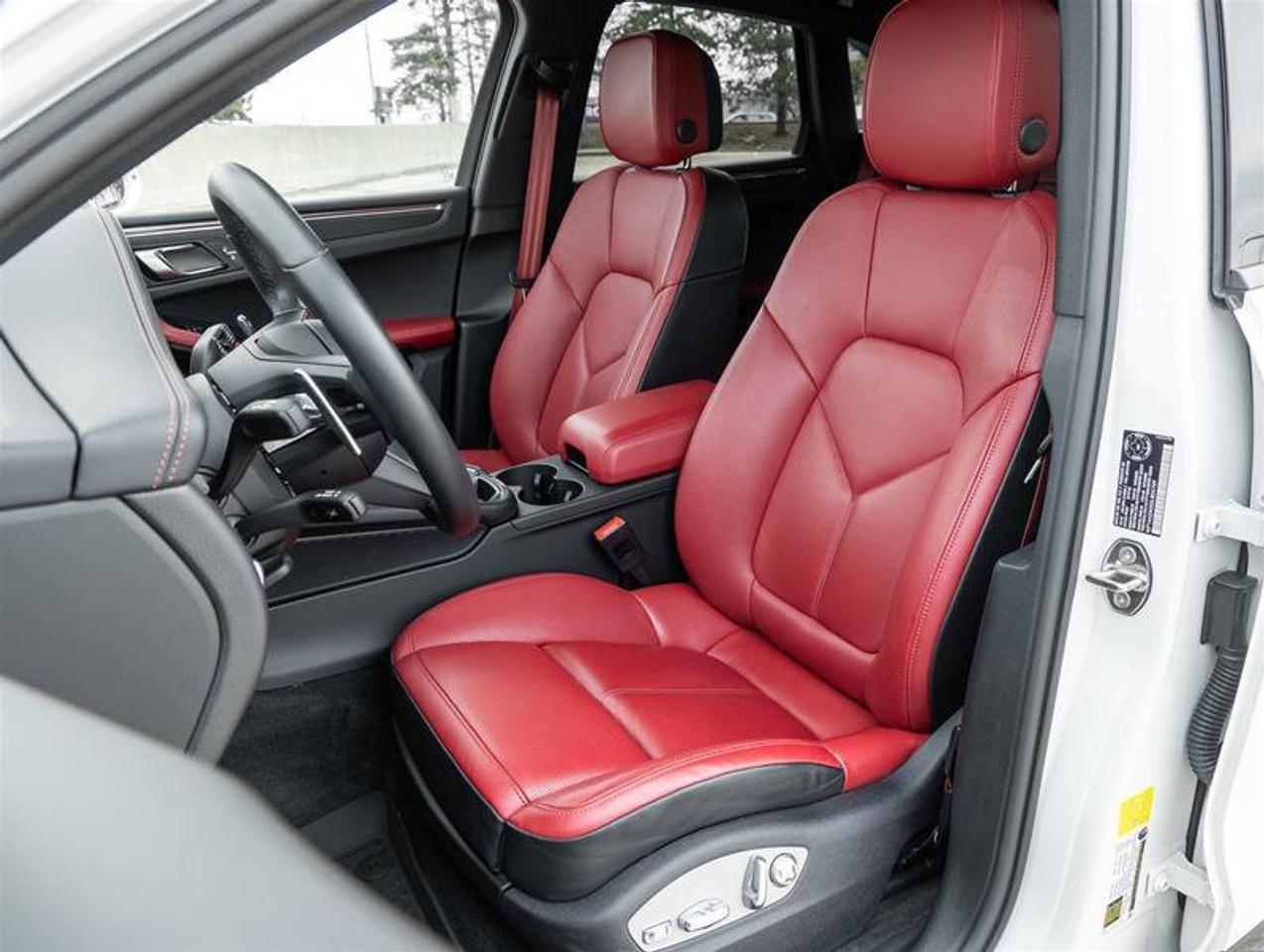 2025 Porsche Macan AWD Premium Pkg Plus Surround View BOSE Surround S Photo