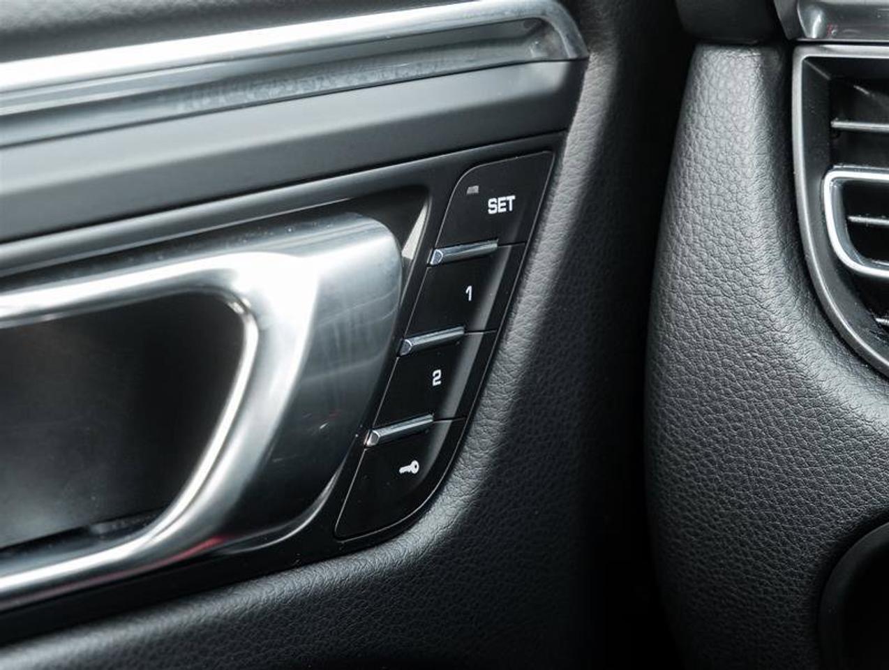 2025 Porsche Macan AWD Premium Pkg Plus Surround View BOSE Surround S Photo