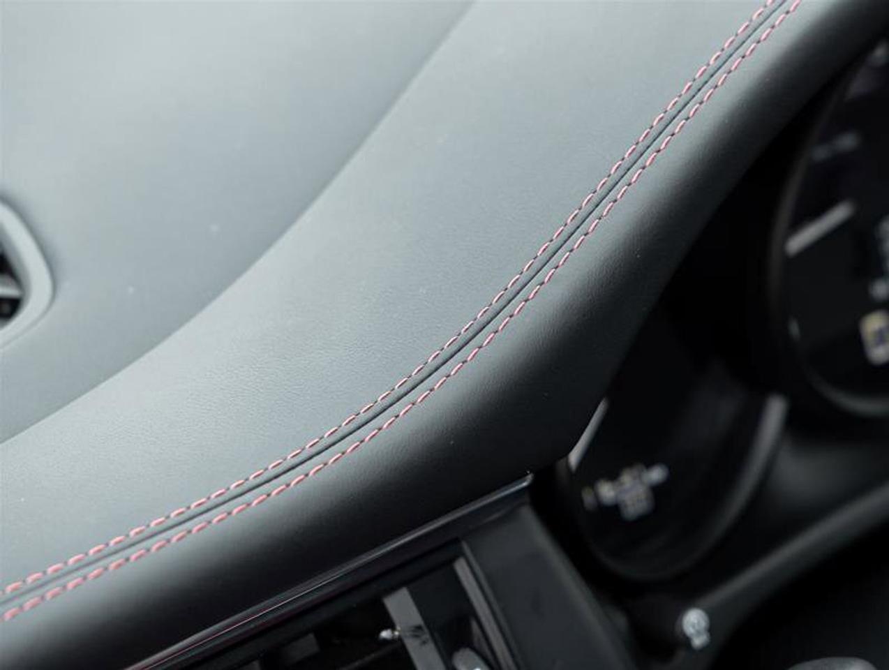 2025 Porsche Macan AWD Premium Pkg Plus Surround View BOSE Surround S Photo