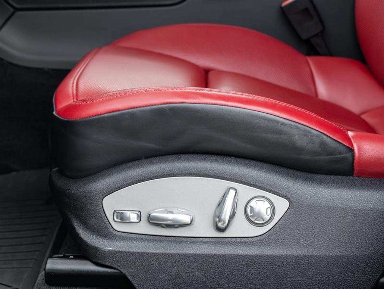 2025 Porsche Macan AWD Premium Pkg Plus Surround View BOSE Surround S Photo