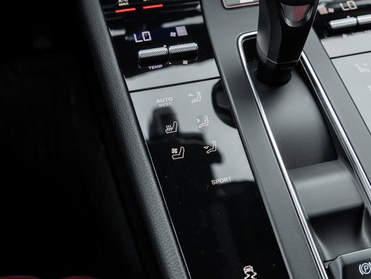 2025 Porsche Macan AWD Premium Pkg Plus Surround View BOSE Surround S Photo